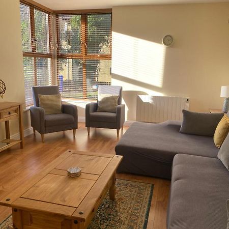 Glengesh Court. Ardara Town Centre.アパートメント エクステリア 写真